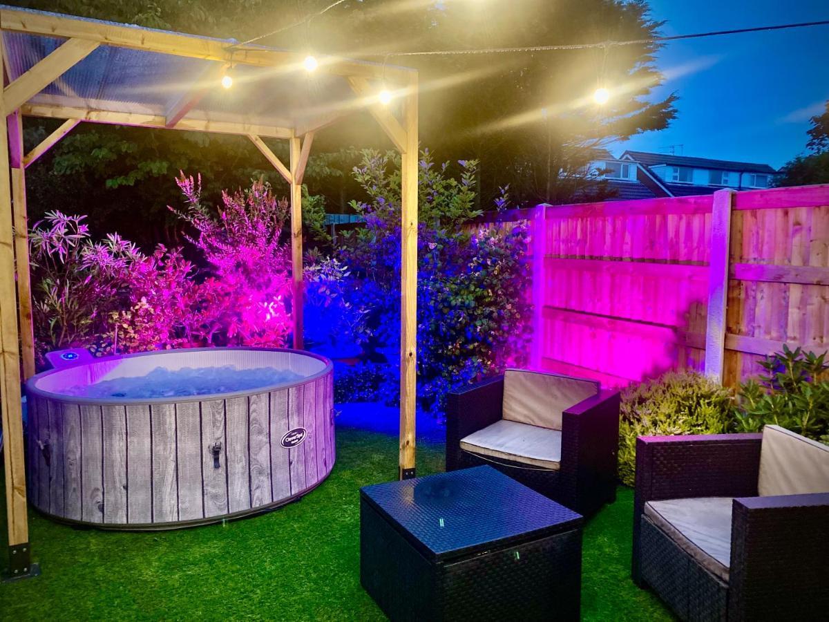 Remarkable 3-Bed Hot Tub House In Blackpool Esterno foto