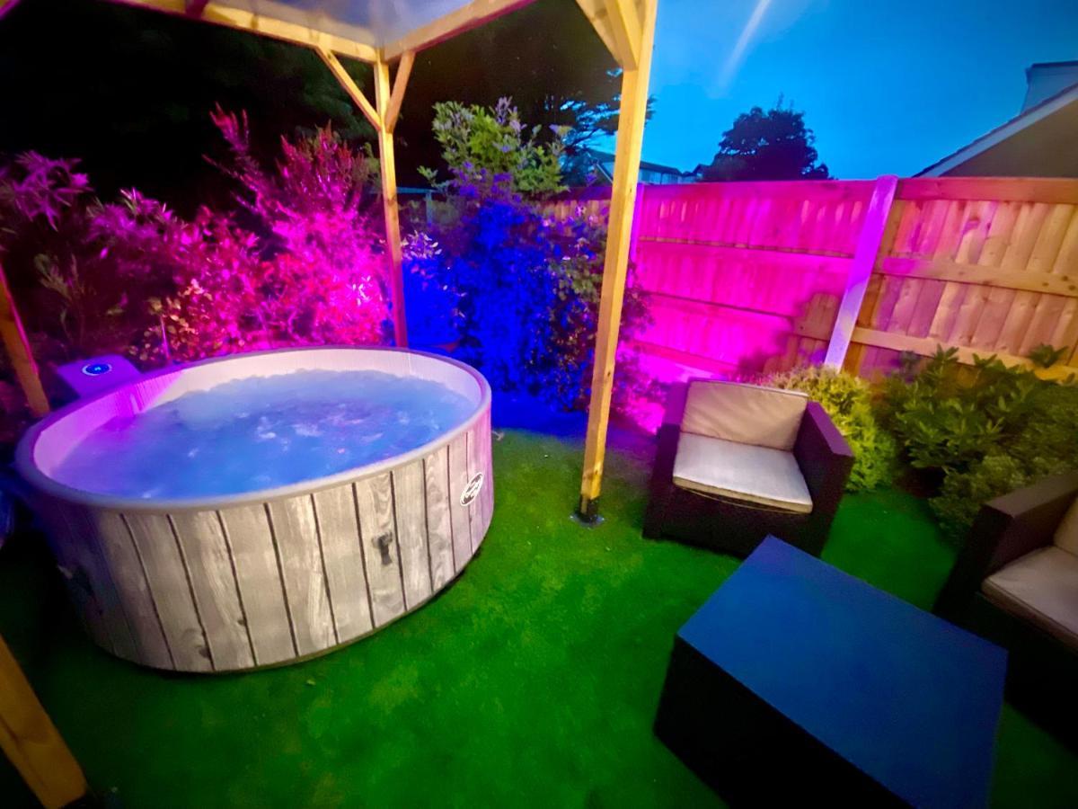 Remarkable 3-Bed Hot Tub House In Blackpool Esterno foto