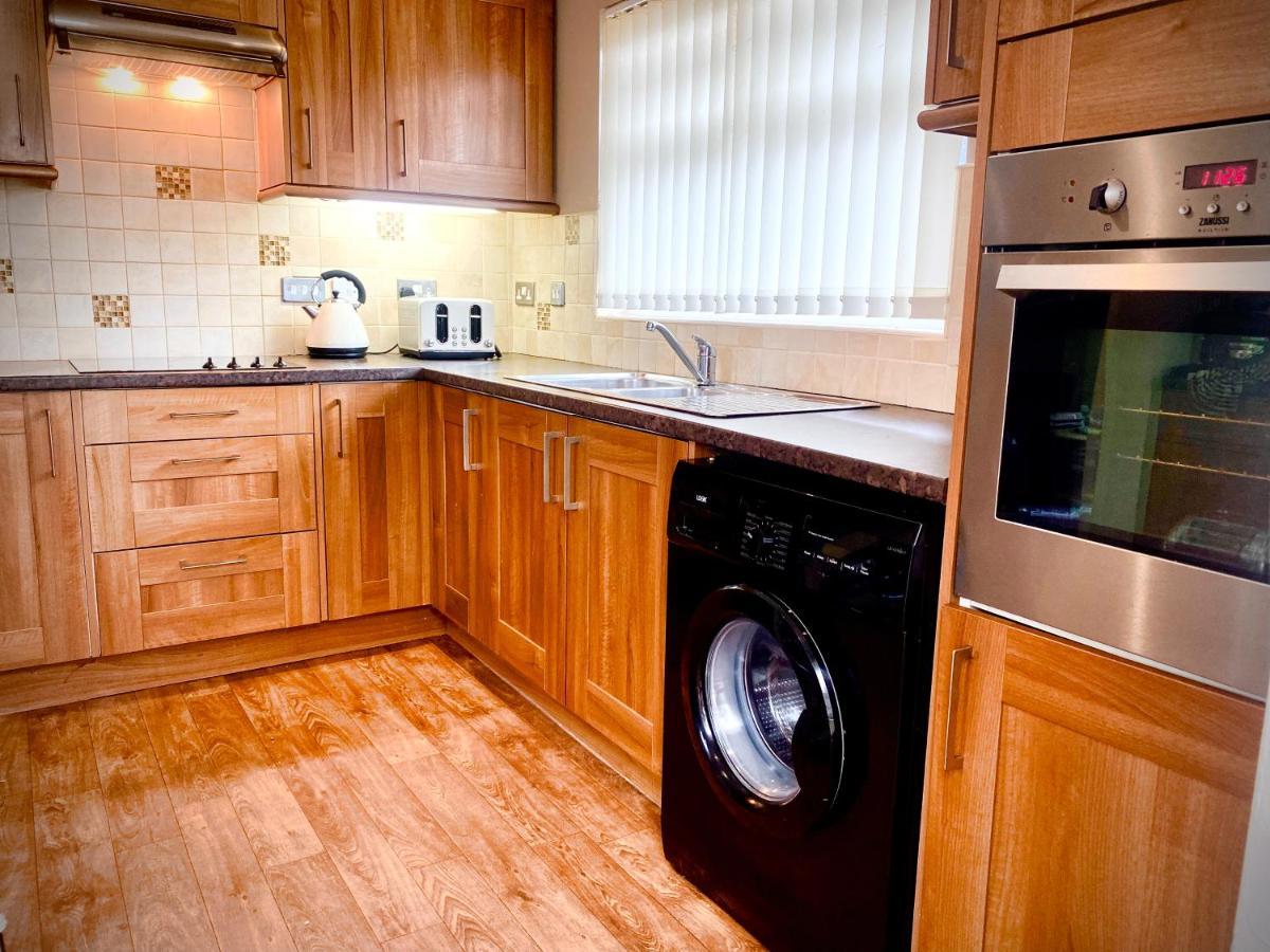 Remarkable 3-Bed Hot Tub House In Blackpool Esterno foto